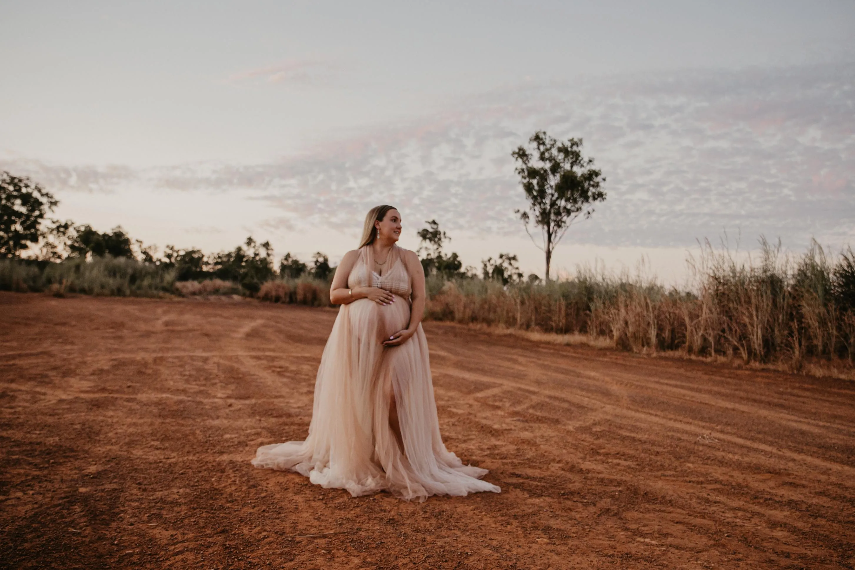 Dress Hire - Maternity Photoshoot Dresses - D&J - Lace and Tulle Dress - DAY RENTAL